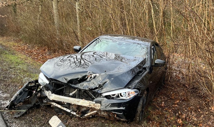 POL-PDLD: B10/Landau - Frontal mit Baum kollidiert