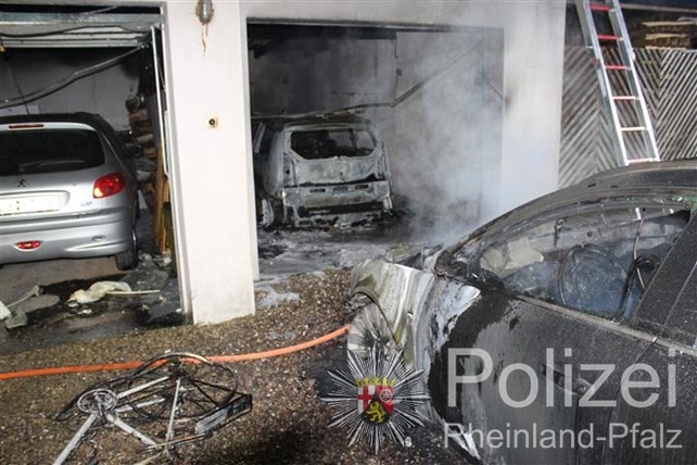POL-PPTR: Drei Autos durch Feuer beschädigt
