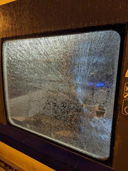 BPOL NRW: Fensterscheibe eines Zuges eingeschlagen - Bundespolizei ermittelt wegen gefährlichen Eingriffs in den Bahnverkehr