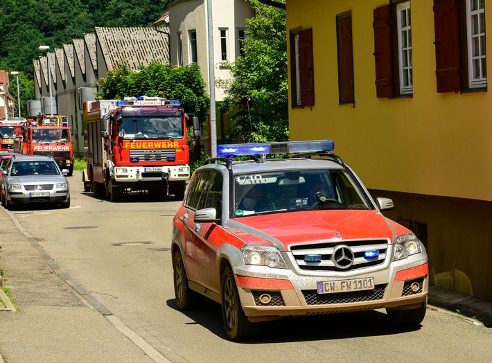 KFV-CW: Geschaffte Feuerwehrleute von Fluthilfe in Kordel wieder zurück