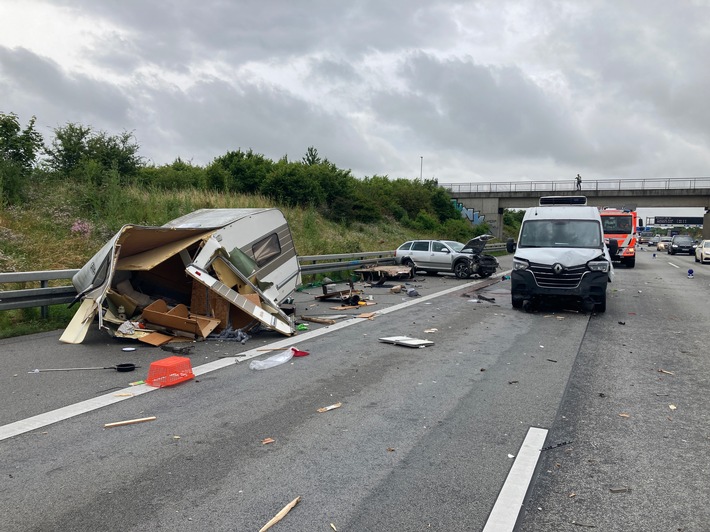 POL-MTK: Pressemitteilung der Autobahnpolizei +++ Verletzte und langer Stau nach Unfall auf A 3 +++