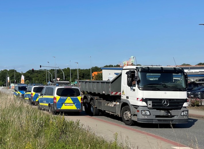 POL-SE: 20260624.3 - Kaltenkirchen - Verkehrskontrolle in Kaltenkirchen - Fünf Autos mussten stehen bleiben