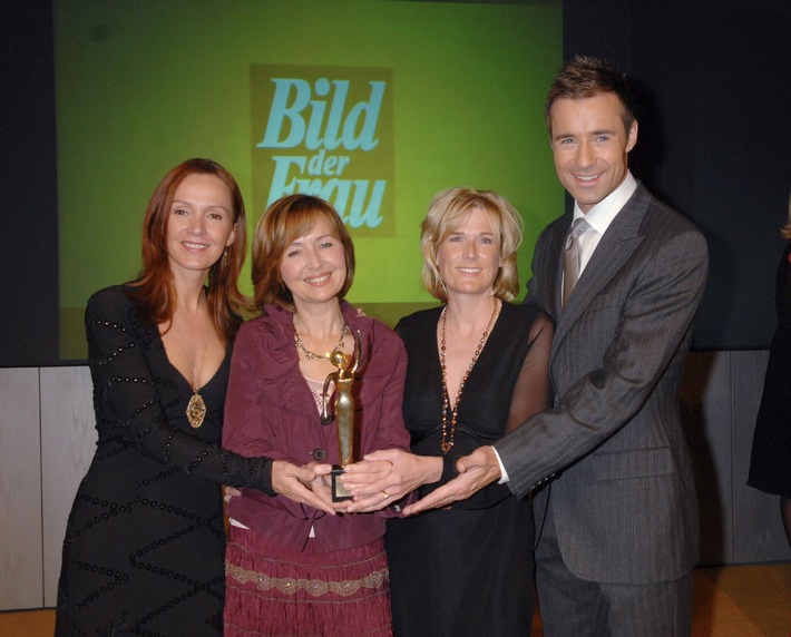 Award für soziales Engagement in Berlin vergeben / Fünf Vorbild-Frauen erhielten die &quot;GOLDENE BILD der FRAU&quot;