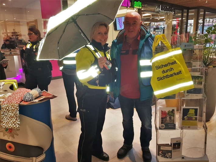 POL-ME: Gemeinsamer Infostand mit den Mettmanner &quot;ASS!en&quot; - Monheim am Rhein - 2311091