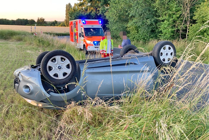 POL-ME: Mit Auto überschlagen: 18-Jährige hatte mehrere Schutzengel - Ratingen - 2206100