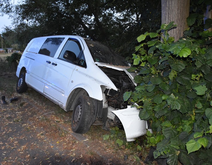 POL-SN: Autofahrer nach zwei Unfällen verletzt und PKW nicht fahrbereit