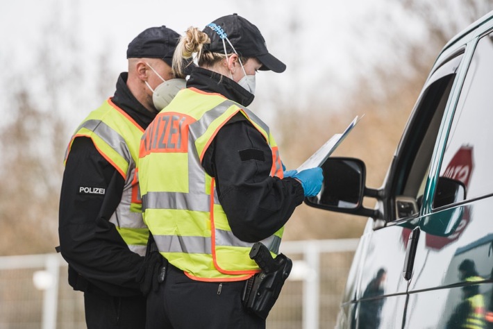 Bundespolizeidirektion München: Zwei Fahrzeuge und mehrere Festnahmen innerhalb weniger Minuten