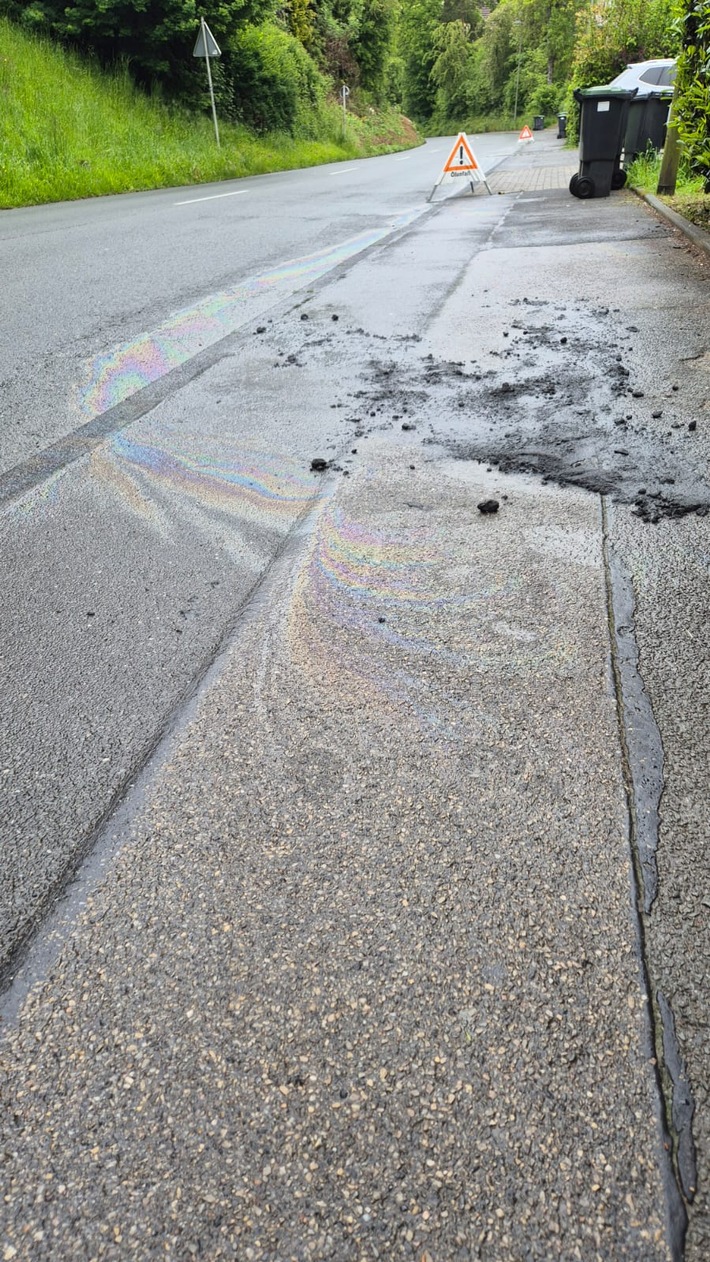 FW-EN: Wetter - Ölspur im Ortsteil Wengern