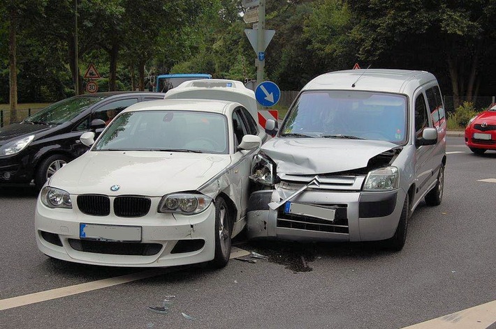 POL-PPWP: Kaiserslautern: Zwei Unfälle - zwei Verletzte