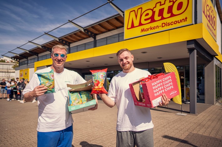 Snacks, Stars &amp; Selfies: Happy Chips von Knossi und Trymacs – Bustour erobert Berliner und Hamburger Netto-Filiale