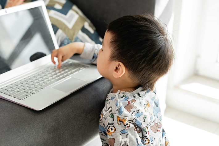 Themenmeldung: 4 Tipps für Eltern rund um digitale Medien für Kleinkinder