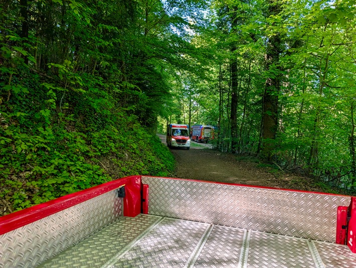 FW Weinheim: Feuerwehr Weinheim im Einsatz - Technische Störung, Ölgeruch und Notfall im Exotenwald