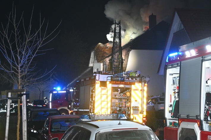 POL-STD: Dachgeschoss in Buxtehude ausgebrannt - 550.000 Euro Schaden, 1100 Liter Diesel in Grundoldendorf entwendet, Geschwindigkeitskontrollen im Landkreis - Spitzenreiter 16 Jahre ohne Fahrerlaubnis