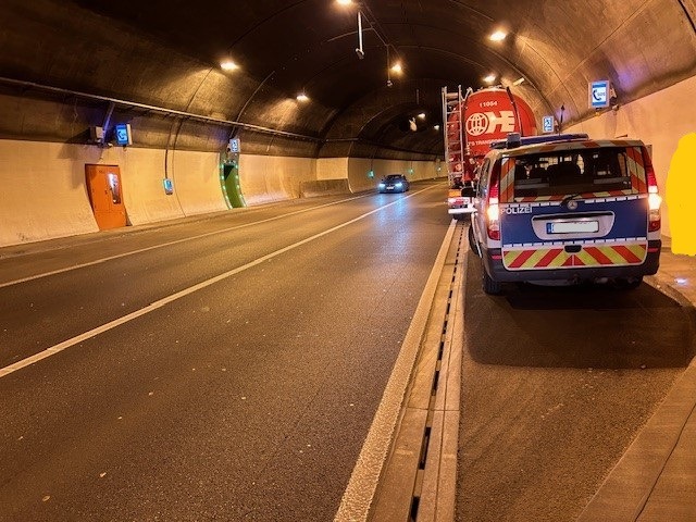 POL-PDLD: Gefährliches Parken im Barbarossa-Tunnel