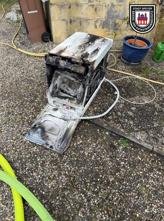 FW Speyer: Kellerbrand in Speyer am Nachmittag den 04.04.2026