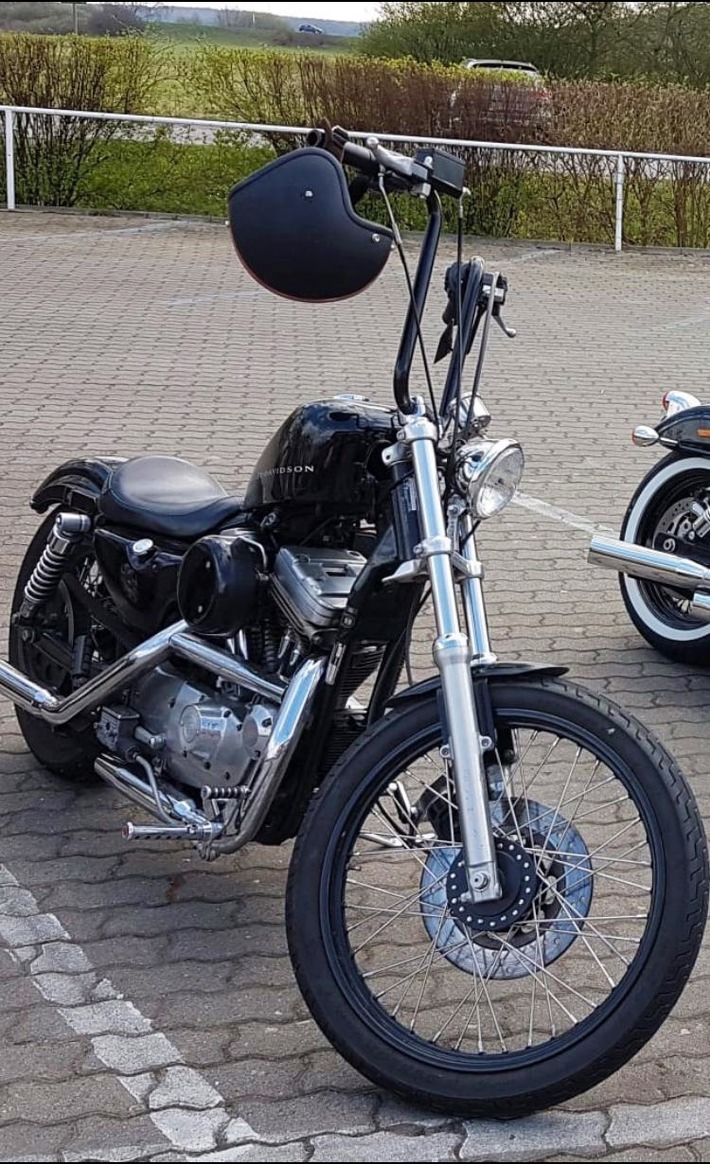 POL-SN: Harley-Davidson entwendet