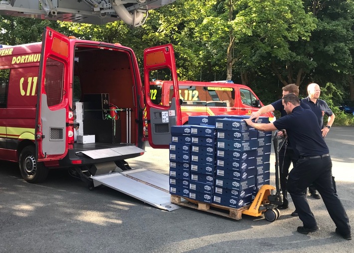 FW-DO: Feuerwehr Dortmund stellt Einsatzkleidung für die Waldbrandbekämpfung im Nationalpark Sächsische Schweiz bereit