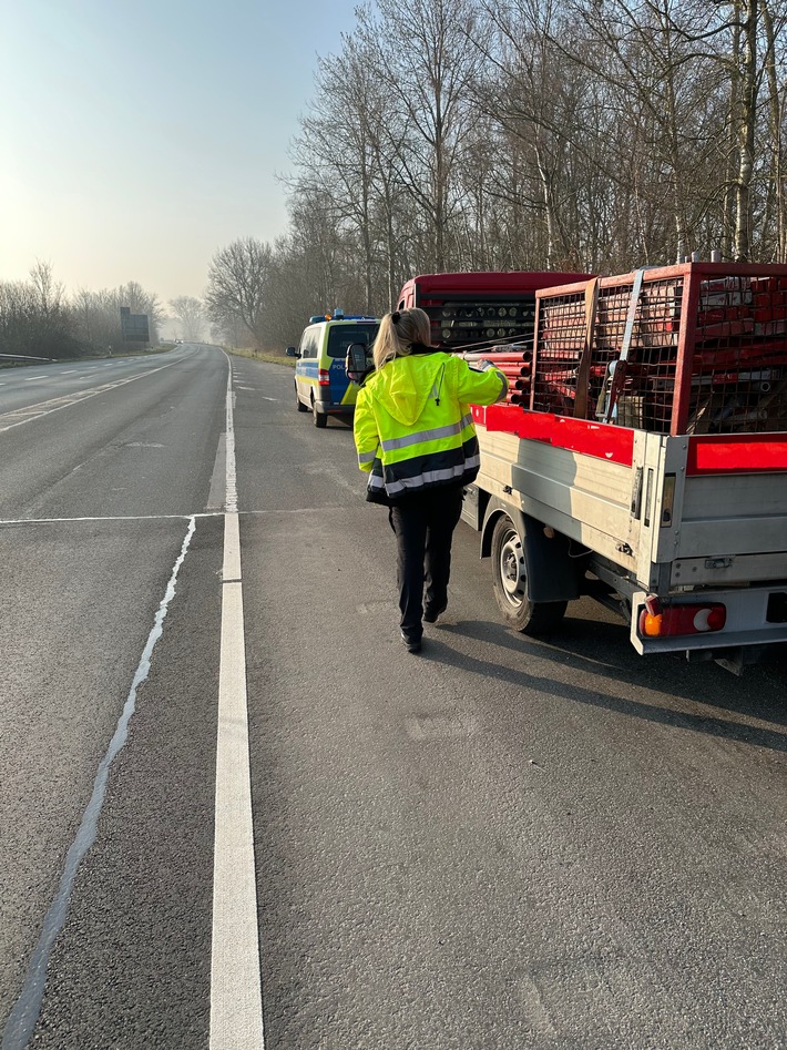 POL-CUX: Kontrollen im gewerblichen Güterverkehr im Bereich Loxstedt und umliegende Bundes- und Landesstraßen - Fast alle Fahrzeuge zu beanstanden (Foto im Anhang)