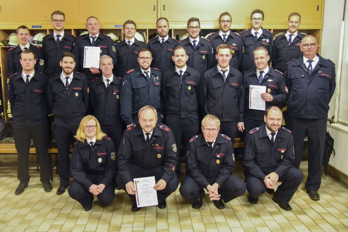 FW-OE: Leistungsnachweis der Feuerwehren - Pokal geht nach Oberelspe