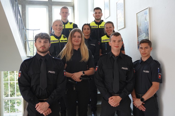 POL-HM: Neun Studierende der Polizeiakademie absolvieren die berufspraktiche Studienzeit in der Polizeiinspektion Hameln-Pyrmont/Holzminden