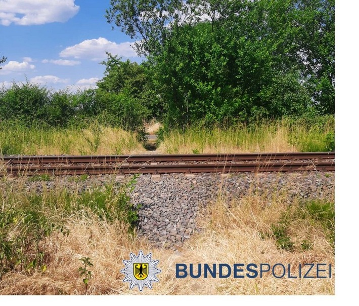 BPOL NRW: Mit Kinderwagen über die Gleise: Bundespolizei appelliert - Seien Sie ein Vorbild!