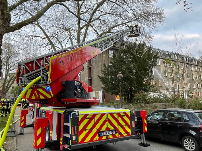 FW-GE: Schlussmeldung zu dem Feuer in einem leerstehenden Gebäude in Gelsenkirchen-Ückendorf