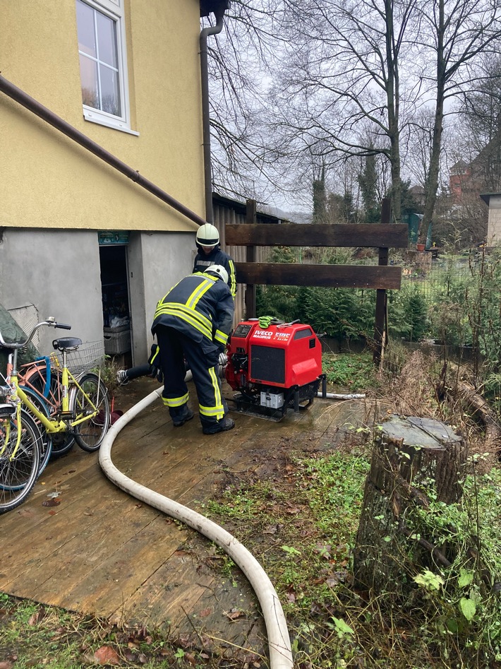 FW-EN: Feuerwehr Hattingen auch an Heiligabend mehrfach im Einsatz