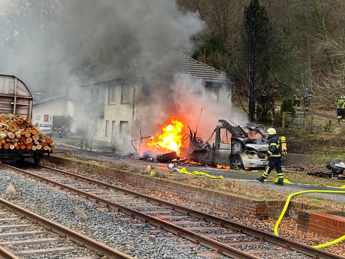 POL-PDNR: hochwertiges Wohnmobil in Flammen