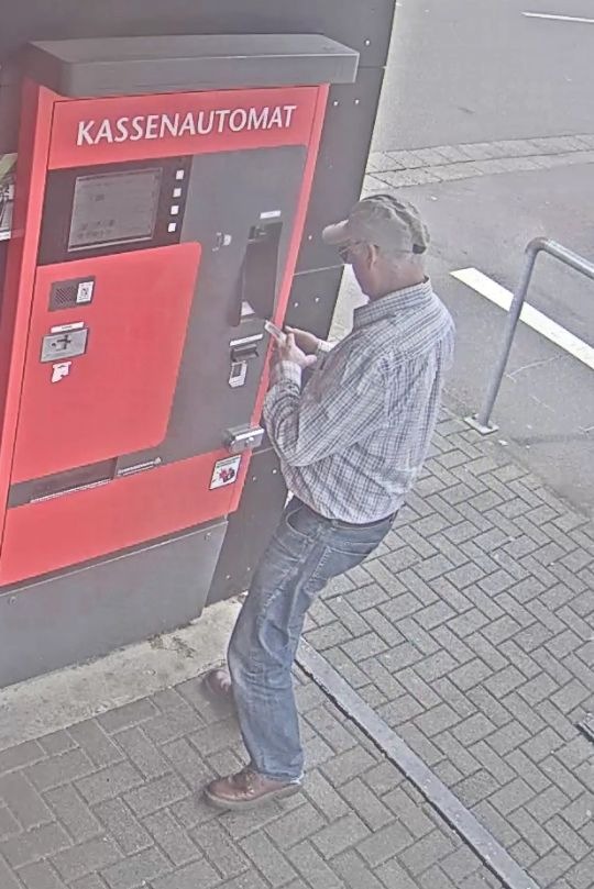 POL-SBR-STADT: Unbekannter Mann spritzt ätzende Flüssigkeit in Kassenautomaten von Parkplätzen in Saarbrücken - Öffentlichkeitsfahndung nach Sachbeschädigung und gefährlicher Körperverletzung