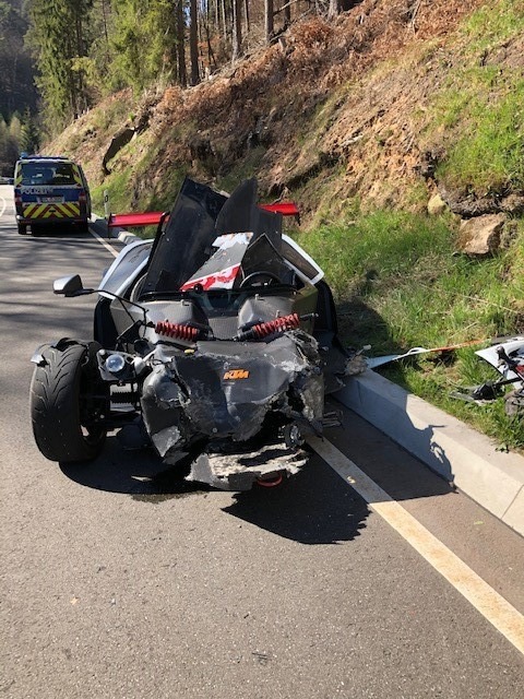 POL-PDLD: PKW-Unfall mit hohem Sachschaden im Wellbachtal - Zeugen gesucht