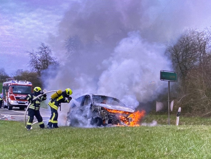 POL-PDPS: Zweibrücken - Pkw gerät während der Fahrt in Brand