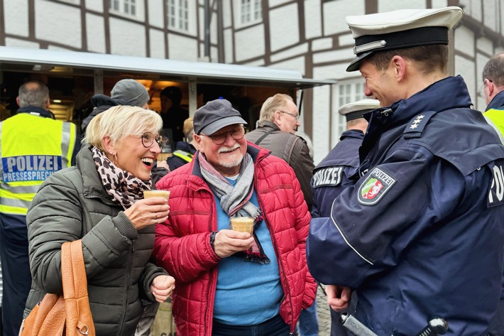 POL-UN: Werne - "Ungefiltert" auf einen Kaffee mit der Polizei: Gemeinsamer Dialog in Werne ein voller Erfolg