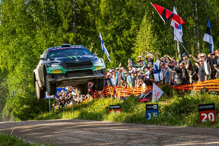 Rallye Finnland: Škoda Fahrer Oliver Solberg baut mit drittem Saisonsieg seine WRC2-Tabellenführung aus