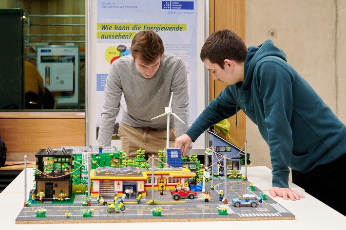 Pressemitteilung Nr. 070/2025 der Leibniz Universität Hannover   Die Nacht, die Wissen schafft