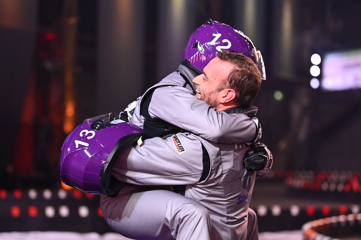 Das spektakuläre Rennen der "GRIP - Promi Kart Masters": / Team "Katzenberger" fährt den Sieg ein