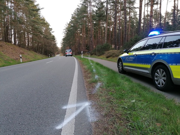 POL-LG: ++ Motorradfahrer tödlich verunglückt ++ rückwärts gegen Streifenwagen gerollt - Fahrerin betrunken ++ Gestrüpp und Sperrmüll verbrannt ++