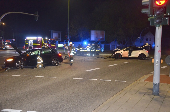 POL-Bremerhaven: Autos kollidieren an Kreuzung - Beide wollen bei Grün gefahren sein