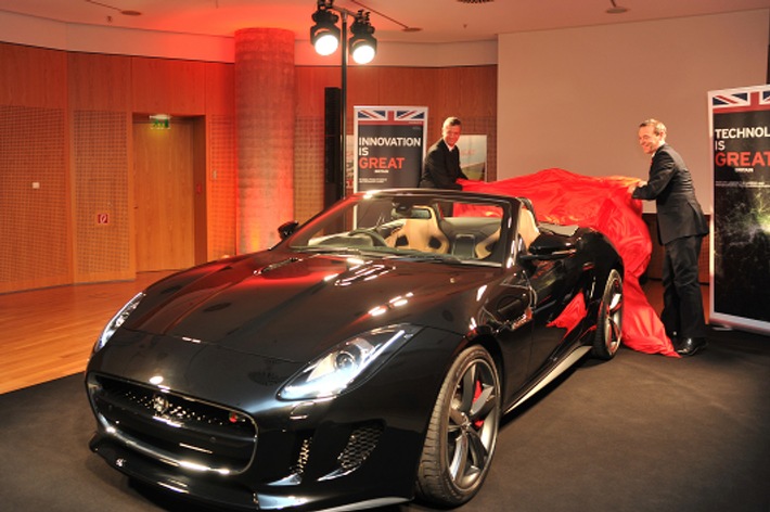 Britische Botschaft feiert Deutschland-Premiere des Jaguar F-TYPE &quot;Great Britain is great - F-TYPE is great&quot; (BILD)