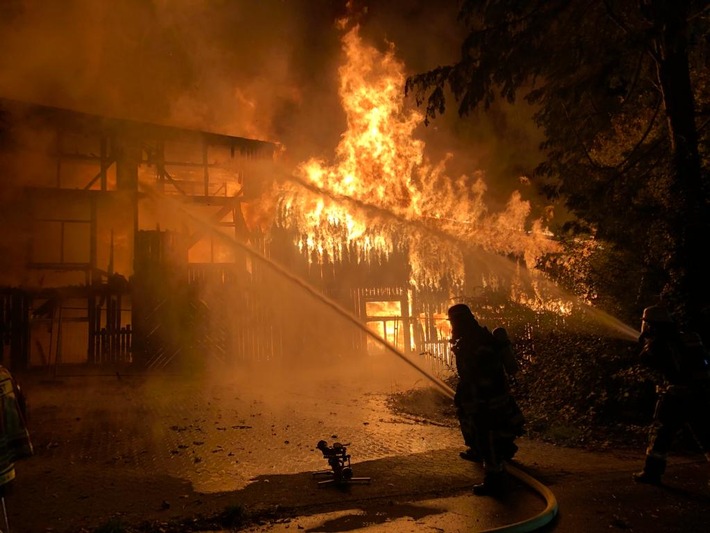 FW-HAAN: Großbrand in der Innenstadt