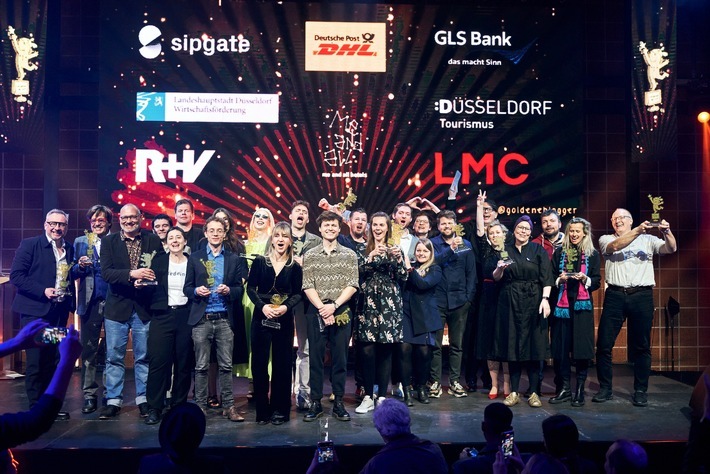 Die Gewinnerinnen und Gewinner der Goldenen Blogger: Deutschlands wichtigster Digitalpreis wurde am 24. April in Düsseldorf vergeben. / Weiterer Text über ots und www.presseportal.de/nr/129069 / Die Verwendung dieses Bildes für redaktionelle Zwecke ist unter Beachtung aller mitgeteilten Nutzungsbedingungen zulässig und dann auch honorarfrei. Veröffentlichung ausschließlich mit Bildrechte-Hinweis.
