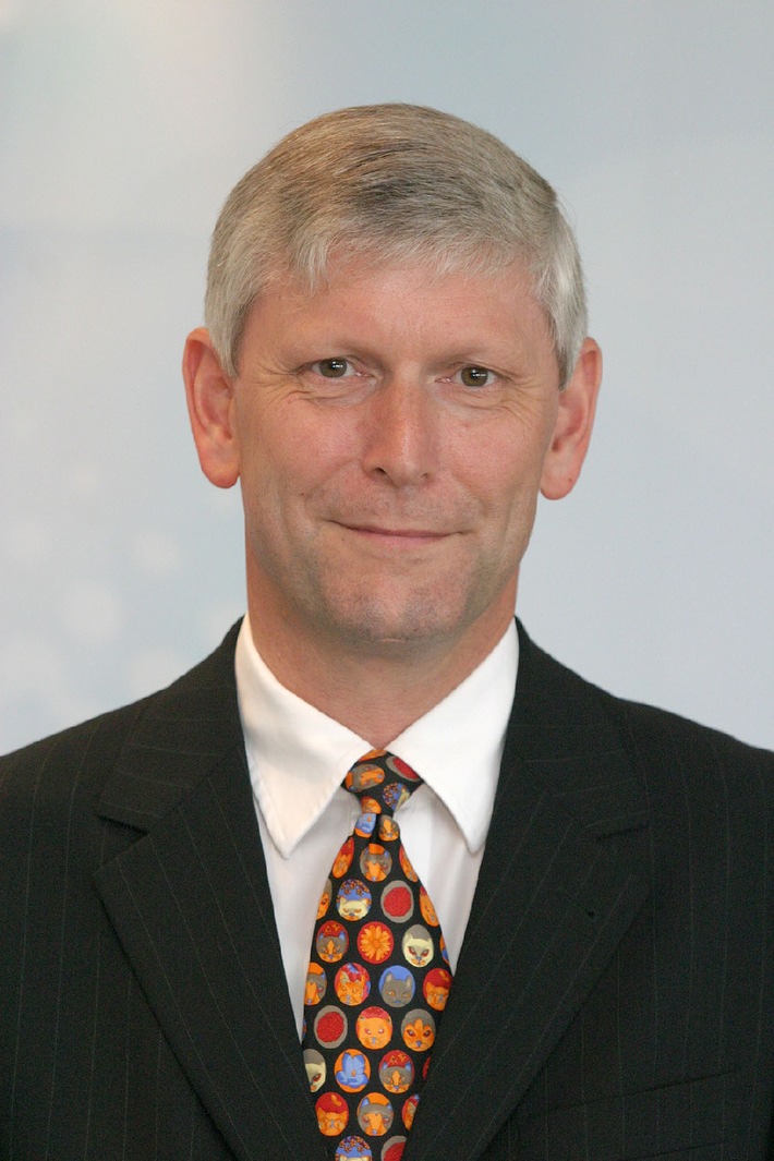 Dr. Rolf Martin Schmitz vom Aufsichtsrat zum Vorstandsvorsitzenden ab 1. Januar 2006 bestellt