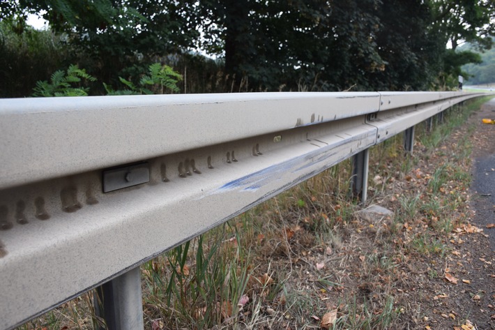 POL-HM: Zeugenaufruf nach Verkehrsunfallflucht auf der Bundesstraße 1 zwischen Hameln und Afferde