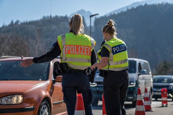 Bundespolizeidirektion München: Ohne Führerschein nach Deutschland / Keine Fahrerlaubnis und trotzdem am Steuer