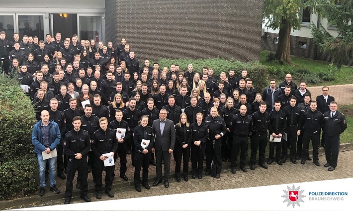 POL-BS: Polizeidirektion Braunschweig begrüßt eine Vielzahl neuer Mitarbeiterinnen und Mitarbeiter