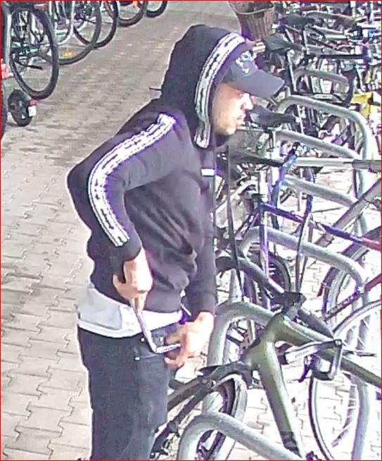 POL-GÖ: (461/2023) Fahrraddiebstahl in Firmenparkhaus in Grone: Polizei Göttingen fahndet mit Bildern aus Überwachungskamera nach unbekanntem Täter