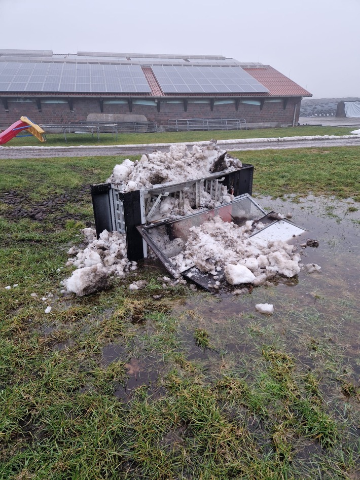 FW-OLL: Akku-Brand einer Photovoltaikanlage