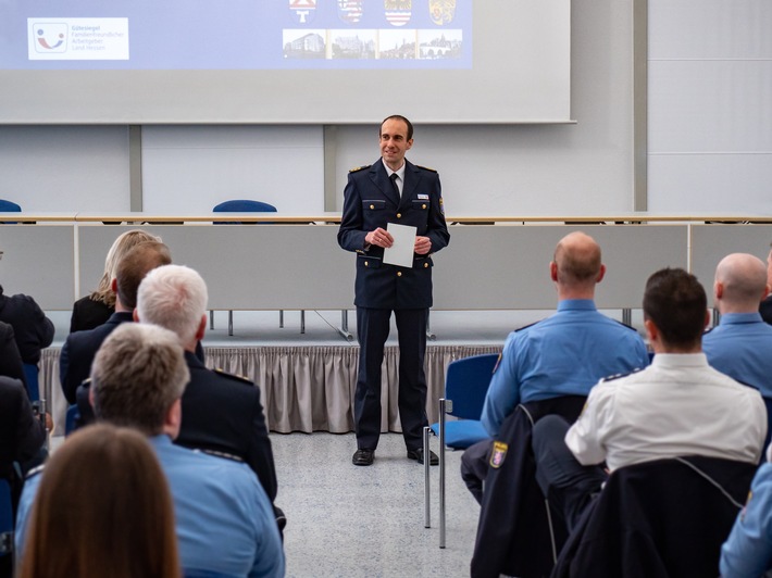 POL-GI: Pressemeldung vom 7.2.2023: Korrektur der Pressemeldung "31 neue Polizistinnen und Polizisten beim Polizeipräsidium Mittelhessen begrüßt"