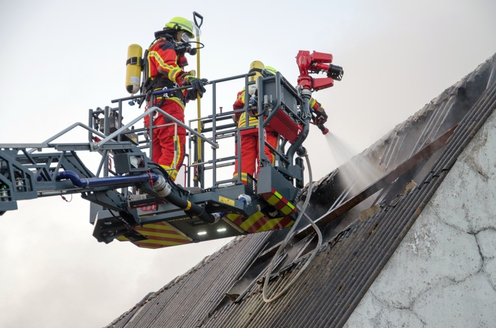 FW-RD: Einfamilienhaus in Dätgen durch Feuer Zerstört Dätgen - (Kreis Rendsburg-Eckernförde), 06.06.2023, 03:55 Uhr Feuer Größer als Standard (FEU G 00), 04:06 Uhr Stichworterhöhung auf Feuer 2 (FEU 2)