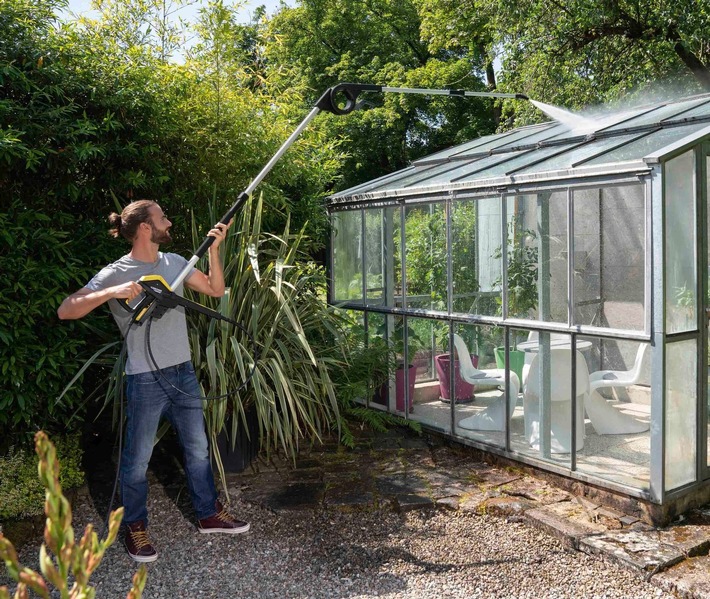 Pressemitteilung: So wird das Gewächshaus im Garten schnell und komfortabel gereinigt
