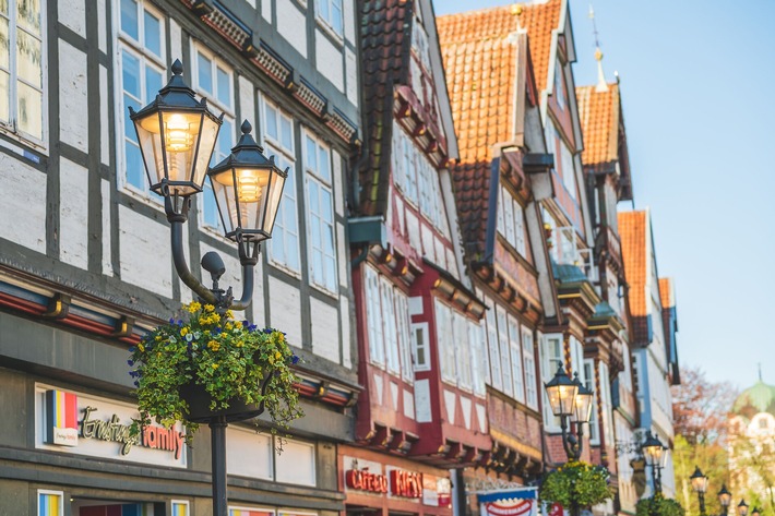Stöbern und genießen in einzigartiger Kulisse – Verkaufsoffener Sonntag mit Straßenmusik in Celle